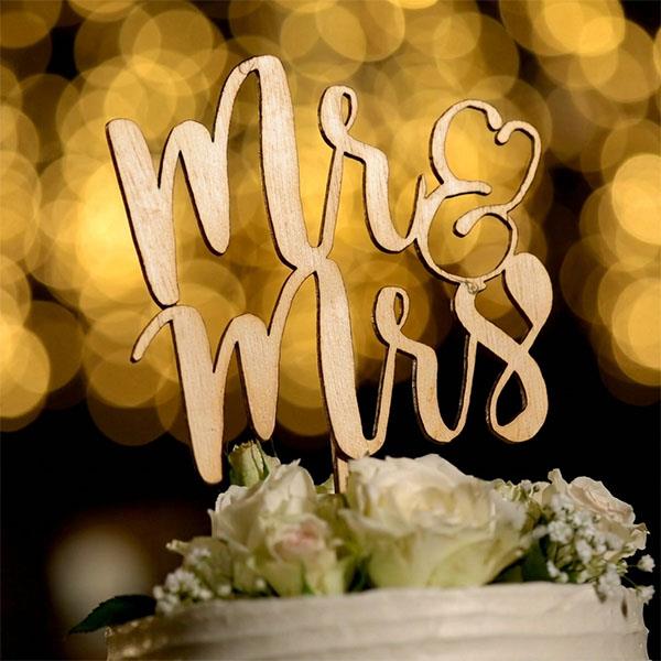 Mr and Mrs cake topper at a gold coast wedding